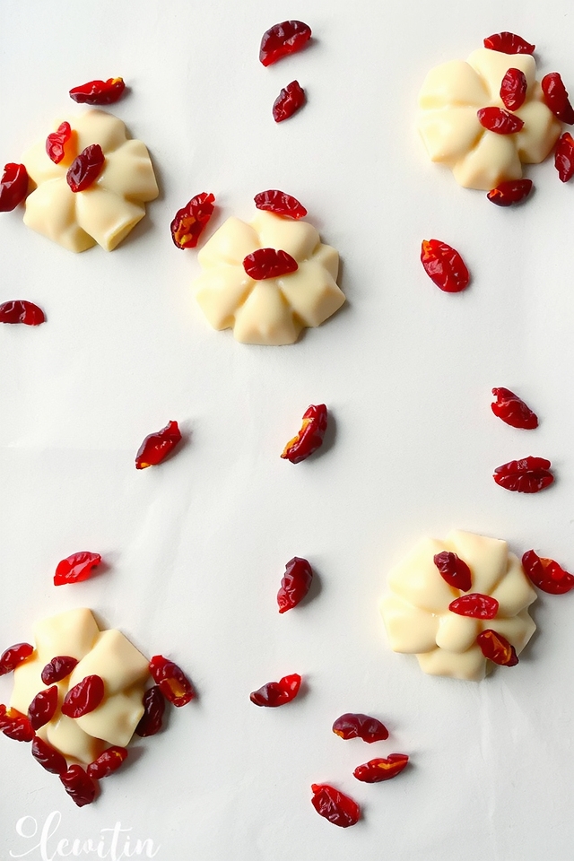 cranberry chocolate clusters recipe