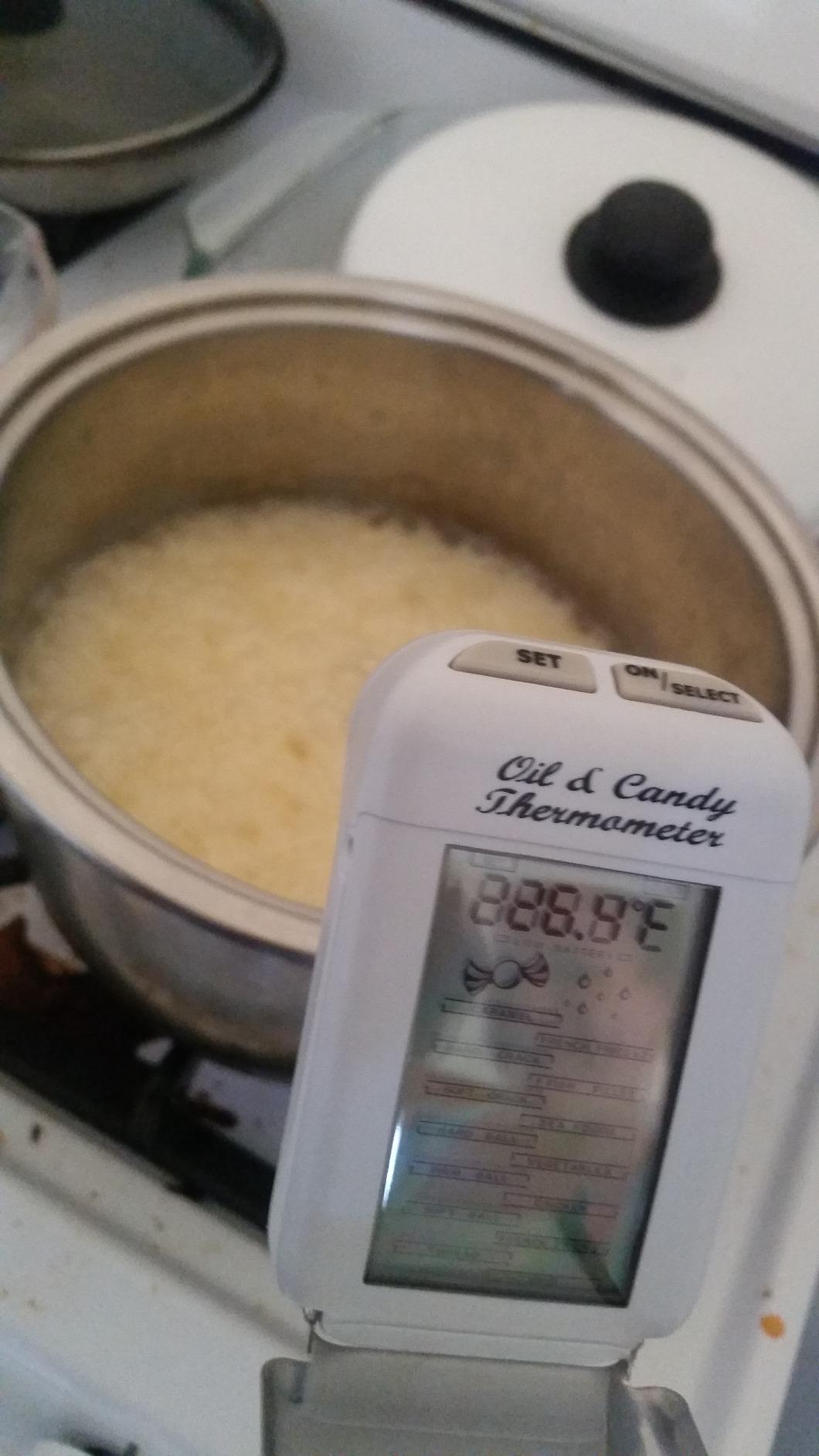 Maverick Digital Deep Fry & Candy Thermometer, 14 Pre-Programmed Settings, 8 inch Stainless Steel Probe, Fold-Up Splatter Shield, Large Digital Display, Audible Temp Alert customer photo 1