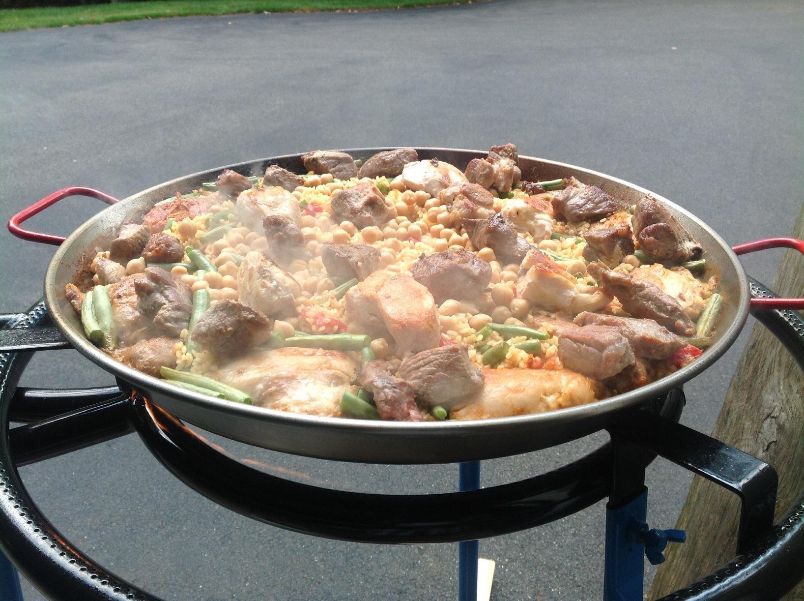 Garcima 18-Inch Carbon Steel Paella Pan, 46cm customer photo 1