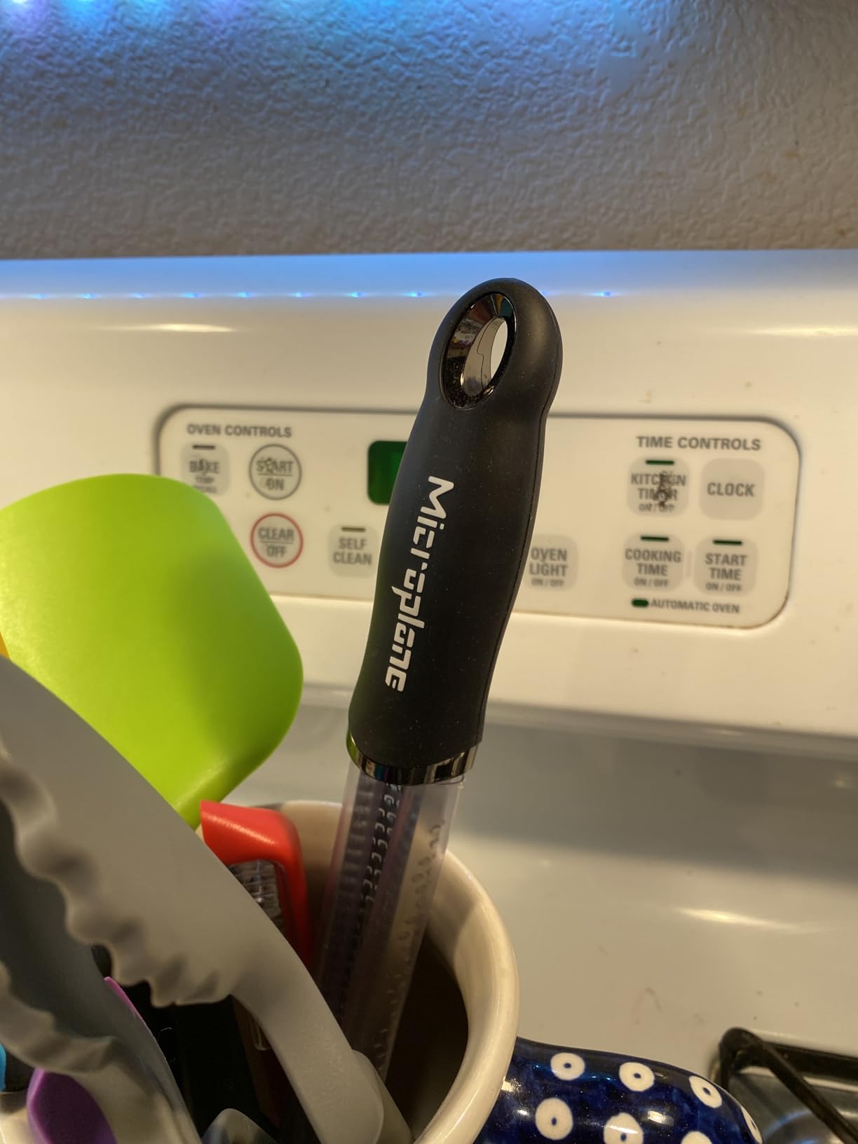 Microplane Premium Classic Series Zester 18/8, Black - Lemon Zester & Cheese Grater & Vegetable Grater - Citrus, Parmesan Cheese, Garlic, Ginger, Nutmeg, Chocolate - Stainless Steel Grater customer photo 2