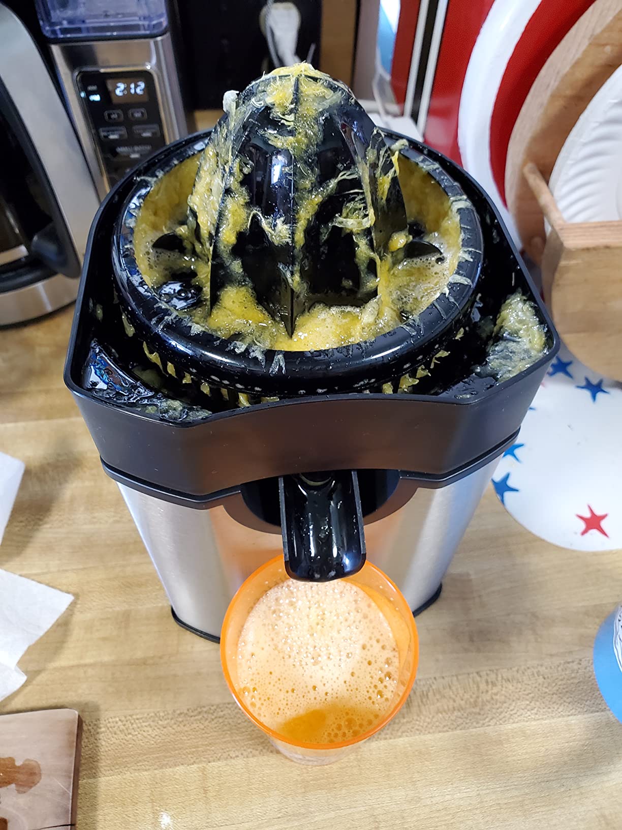Cuisinart Pulp Control Citrus Juicer, Orange Juicer Squeezer and Lemon Squeezer with 3 Pulp Control Settings, Accommodates Small Limes and Large Grapefruits, CCJ-500P1, Black/Stainless Steel customer photo 2