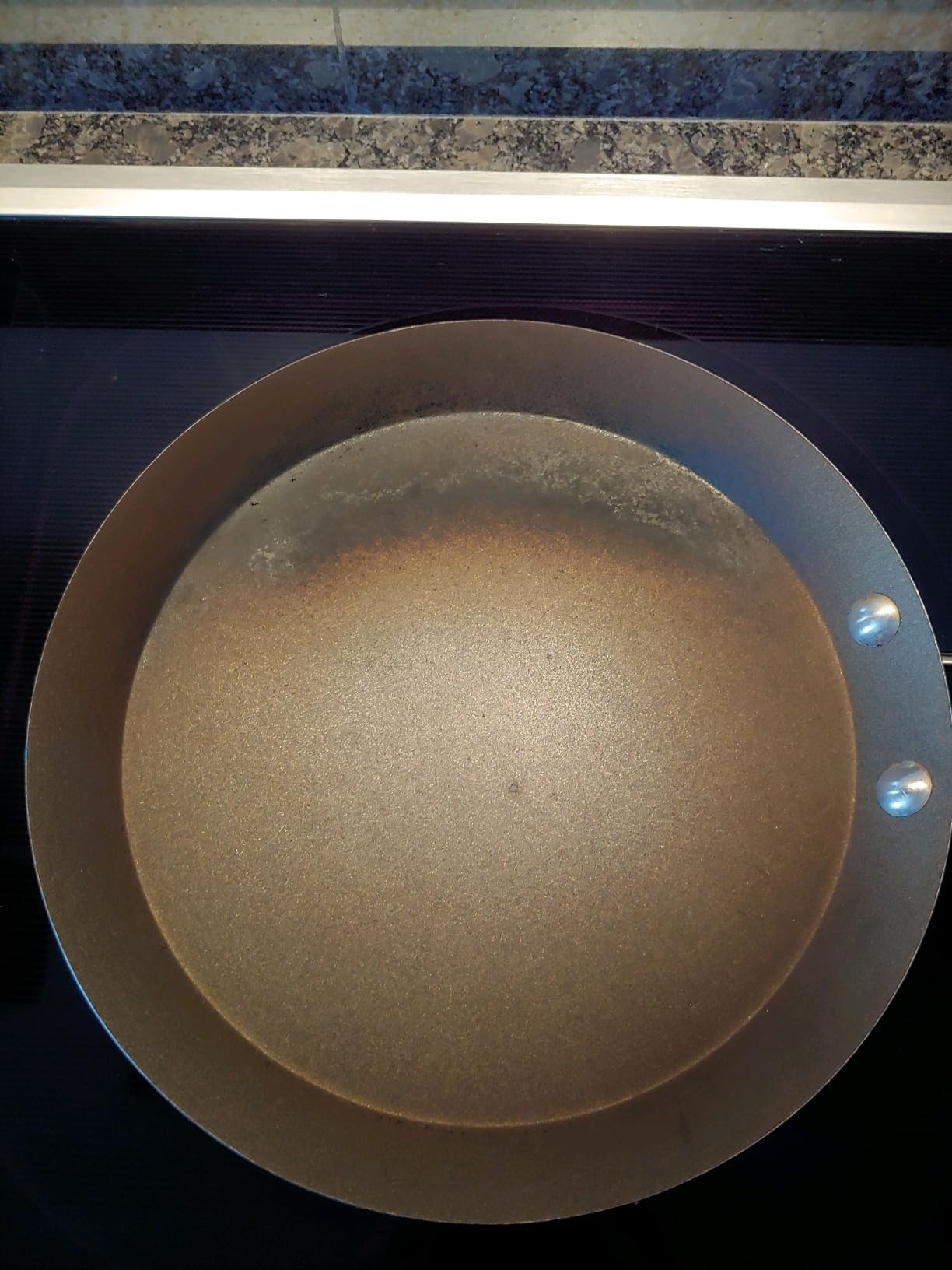 Traditional French Steel Crepe Pan, 10-Inch customer photo 2