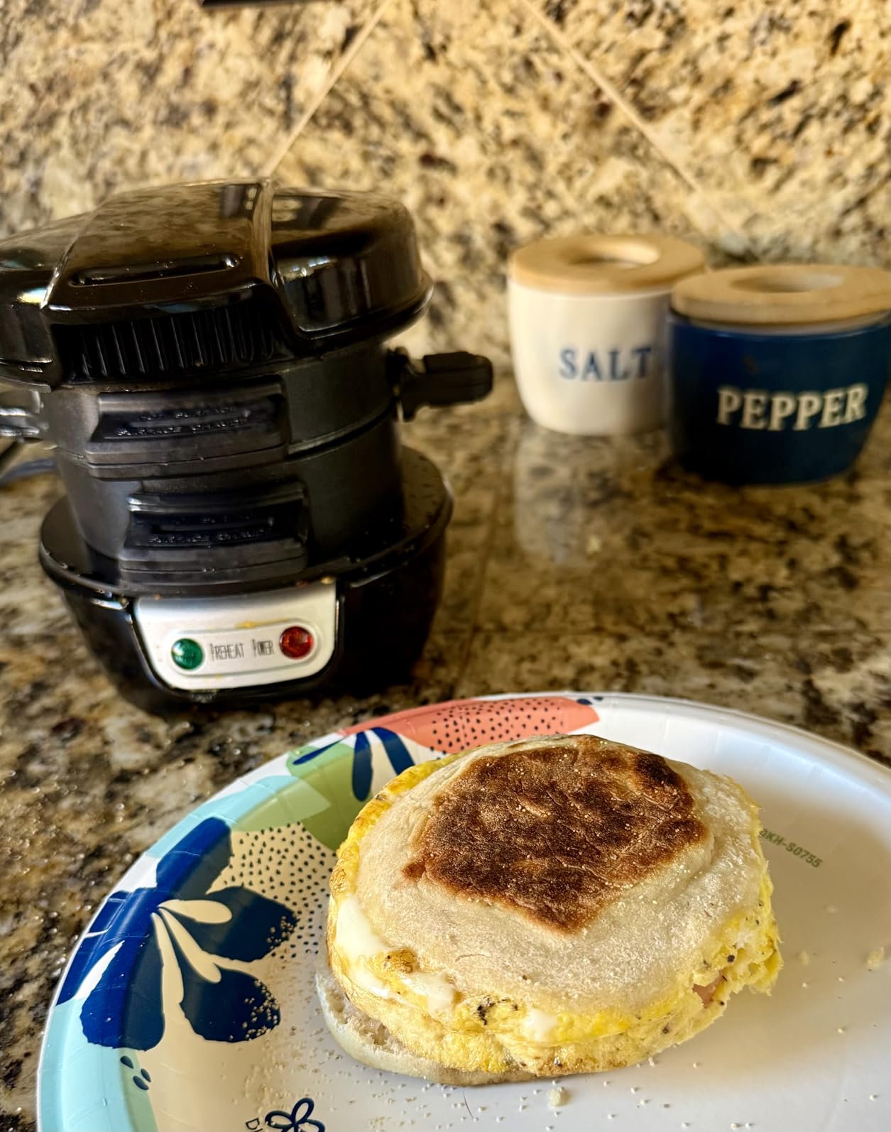 Hamilton Beach Breakfast Sandwich Maker with Egg Cooker Ring | Perfect for English Muffins, Croissants, Mini Waffles | Customizable & Fast | PFAS-Free | Silver | 25475MN customer photo 2