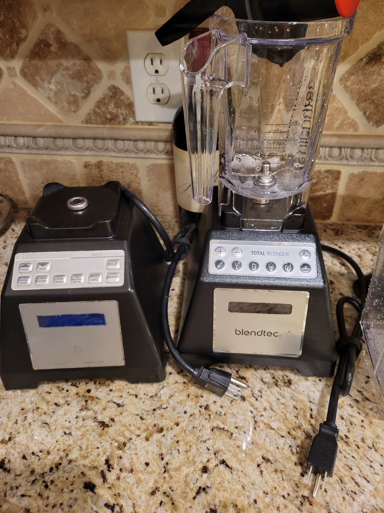 Blendtec Total Blender Classic (Black), 90oz WildSide+ & Twister Jars customer photo 1