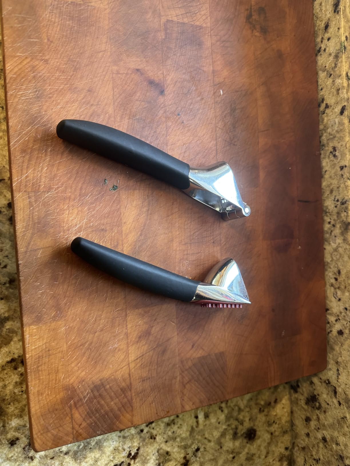 OXO Good Grips Heavy Duty Garlic Press, Die-Cast Zinc, Black customer photo 1