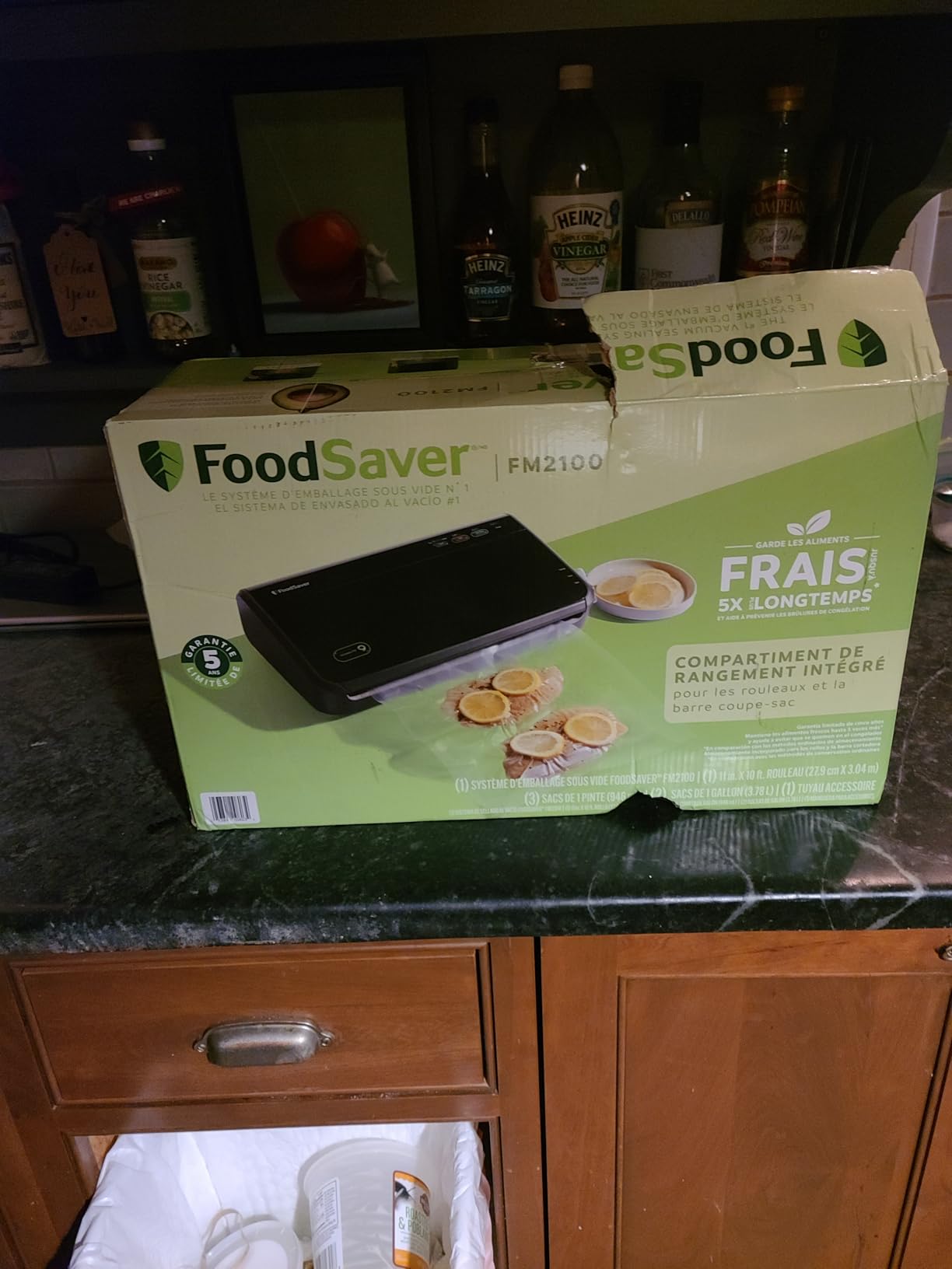 FoodSaver Vacuum Sealer Machine, Automatic Bag Detection, Sous Vide Friendly, with sealer bags, roll, handheld vacuum sealer, black customer photo 1
