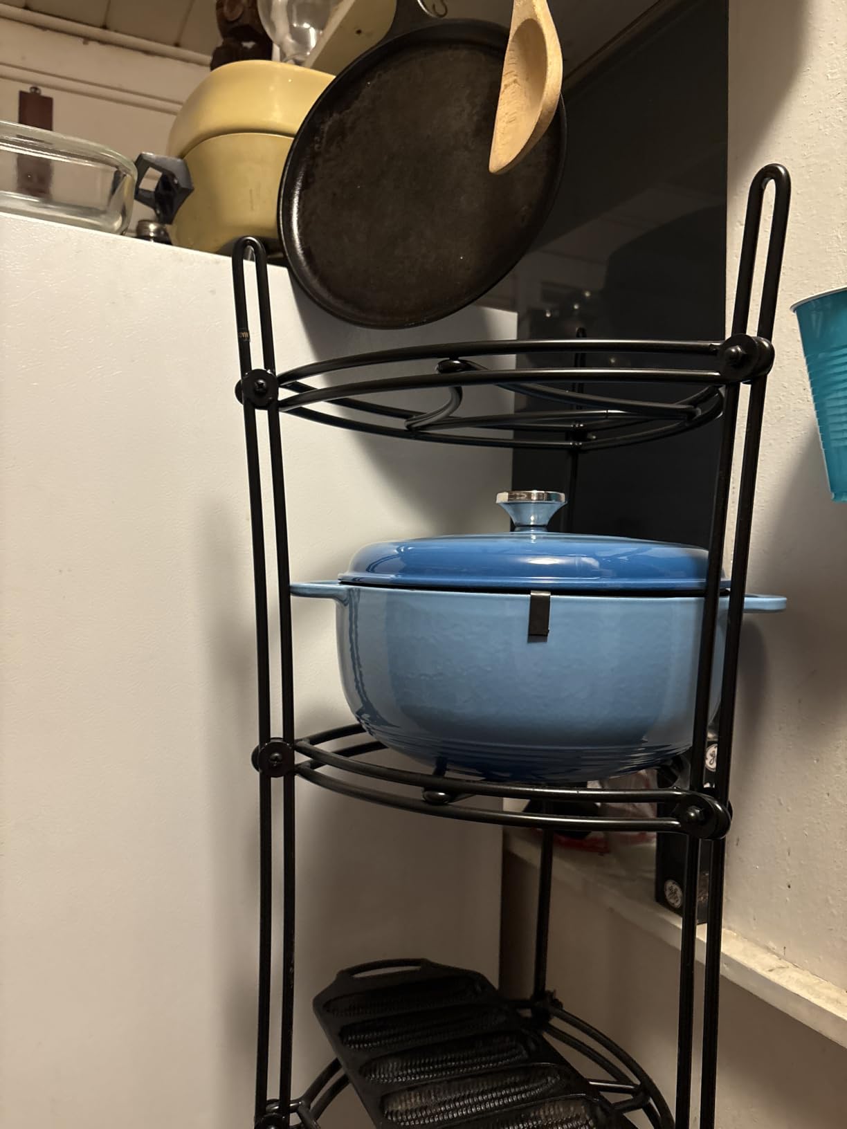 Lodge Essential Enamel Cast Iron Dutch Oven, 6 Quart, Oyster White | Ideal for Bread Baking, Braising, Marinating & Slow Cooking, Features Moisture-Sealing Lid & Dual Handles customer photo 1