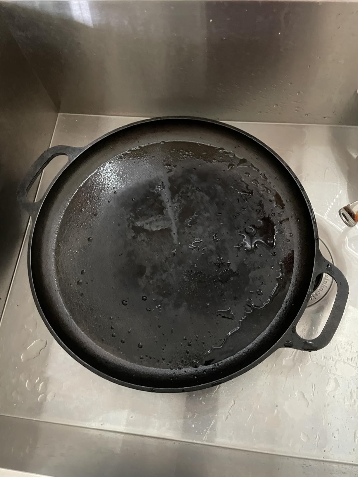 Home-Complete Cast Iron Pizza Pan, Even-Heating Cast Iron Cookware, 14