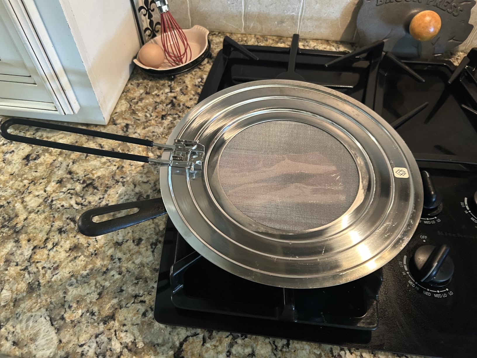 Dishwasher-Safe Splatter Screen Guard for Frying Pan Grease - Shields 99% of Stove Top from Bacon, Fry Oil, or Deep Fryer Splash - Easy Kitchen Storage Foldable Heat-Resistant Silicone Handle customer photo 1