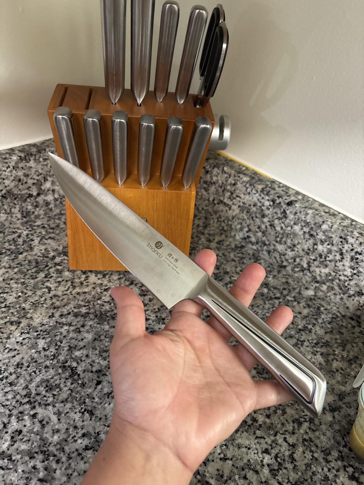 imarku Japanese Chef Knife-Sharp Kitchen Knife 8 Inch, Gyutou Knife with Gift Box, HC Steel customer photo 2