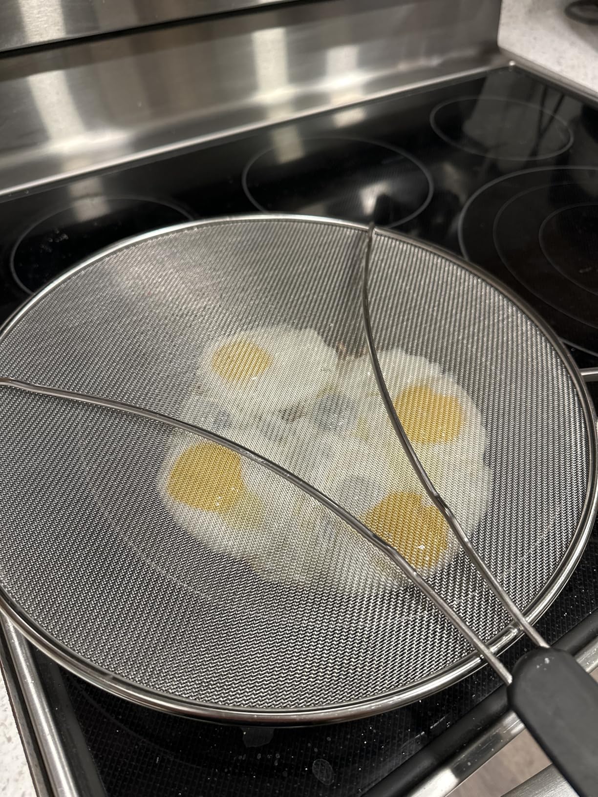Splatter Screen for Frying Pan - 13 Inch Stainless Steel Grease Splatter Guard - Cover Oil Splash when Sizzling Bacon, Cooking Fried Chicken or Popcorn customer photo 1