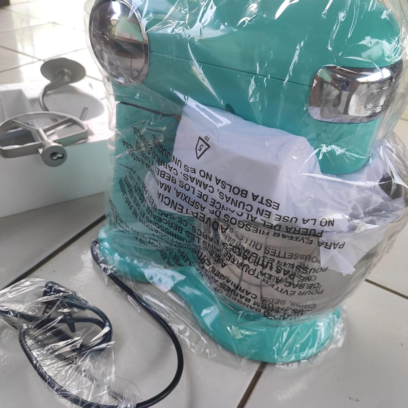 Cuisinart Stand Mixer, 12 Speed, 5.5 Quart Stainless Steel Bowl, Chef's Whisk, Mixing Paddle, Dough Hook, Splash Guard w/ Pour Spout, White Linen, SM-50NAS customer photo 1