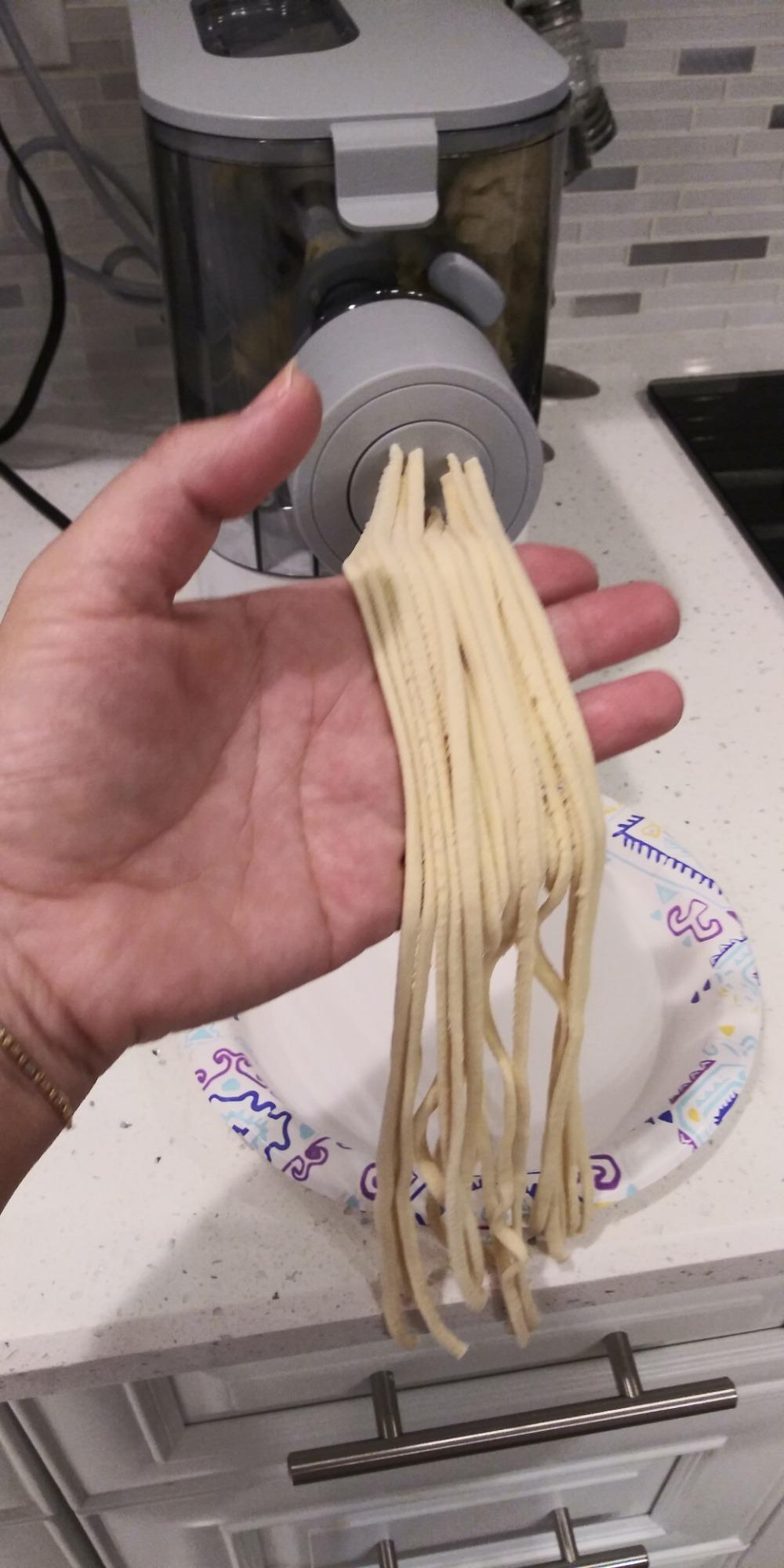 Philips Kitchen Appliances Compact Pasta and Noodle Maker, Viva Collection, Comes with 3 Default Classic Pasta Shaping Discs, Fully Automatic customer photo 2