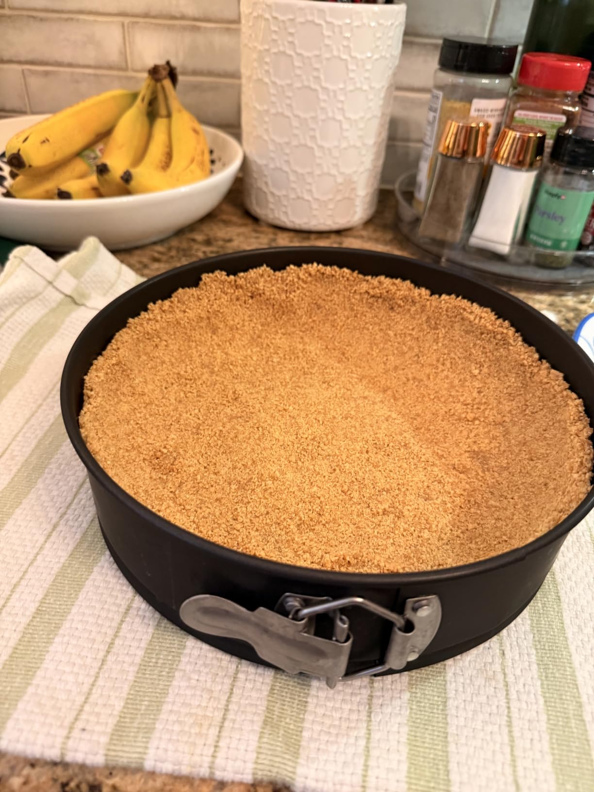 HIWARE 9 Inch Non-stick Cheesecake Pan Springform Pan with Removable Bottom/Leakproof - Black customer photo 2