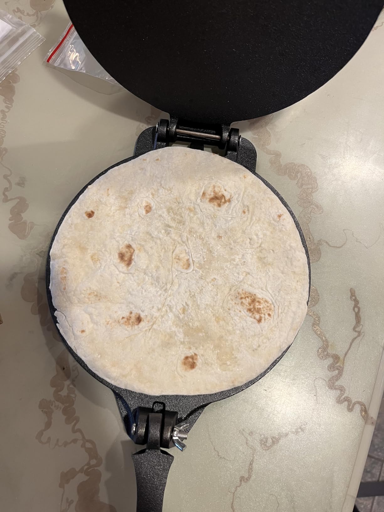 Uno Casa Cast Iron Tortilla Press 8 Inch | Pre-Seasoned Tortillera | Prensa para tortillas de maiz y harina | Taco, roti and chapati press | 100 parchment papers, rivet set, recipe ebook customer photo 2