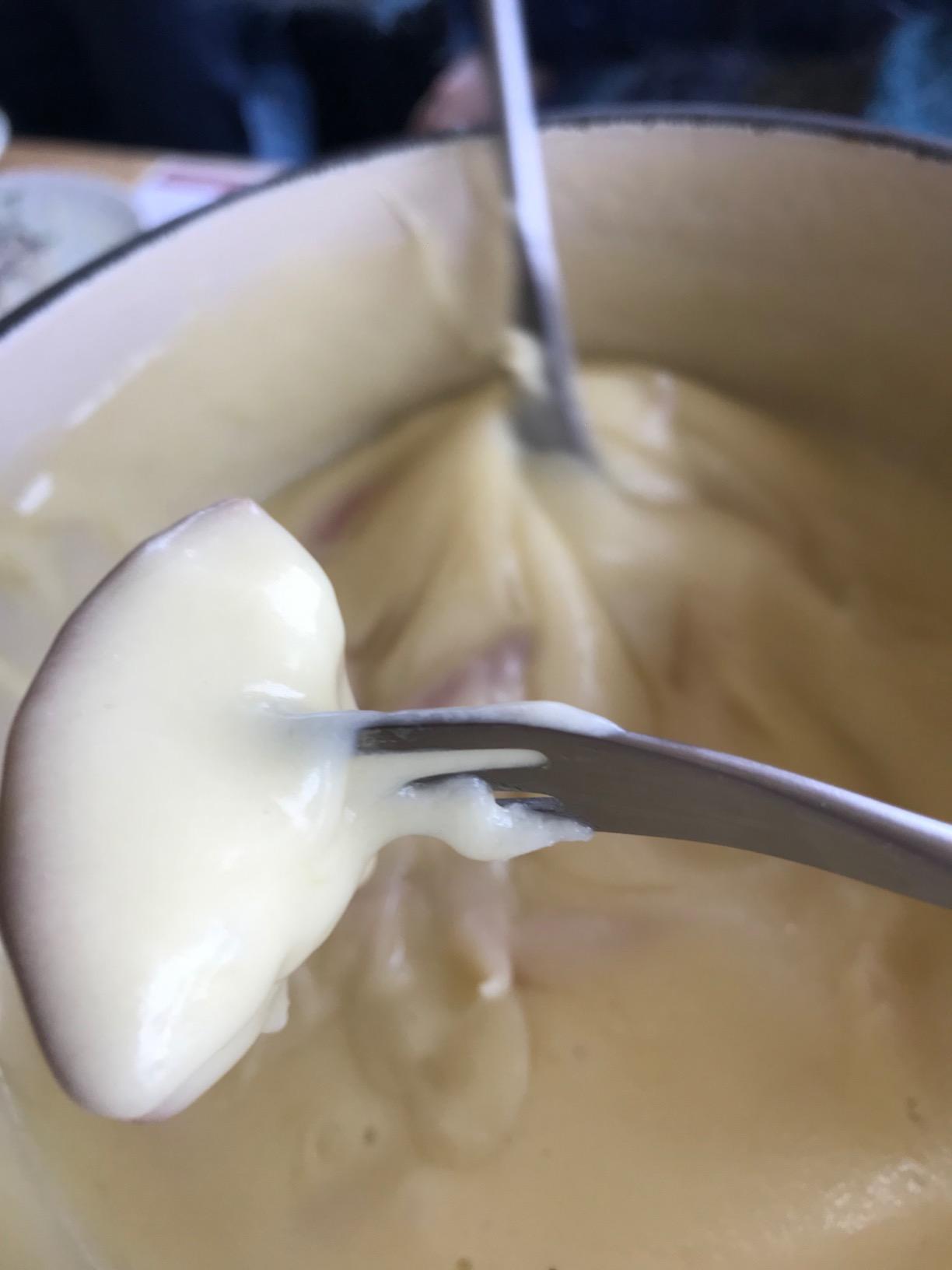 Swissmar Lugano Cast Iron Cheese Fondue Set, 9-Piece, 2 QT / 2 L - Ideal for Melting Cheese, Chocolates, Caramel, & More - Perfect for Kitchen Collection & Gift Giving - Matte White customer photo 1