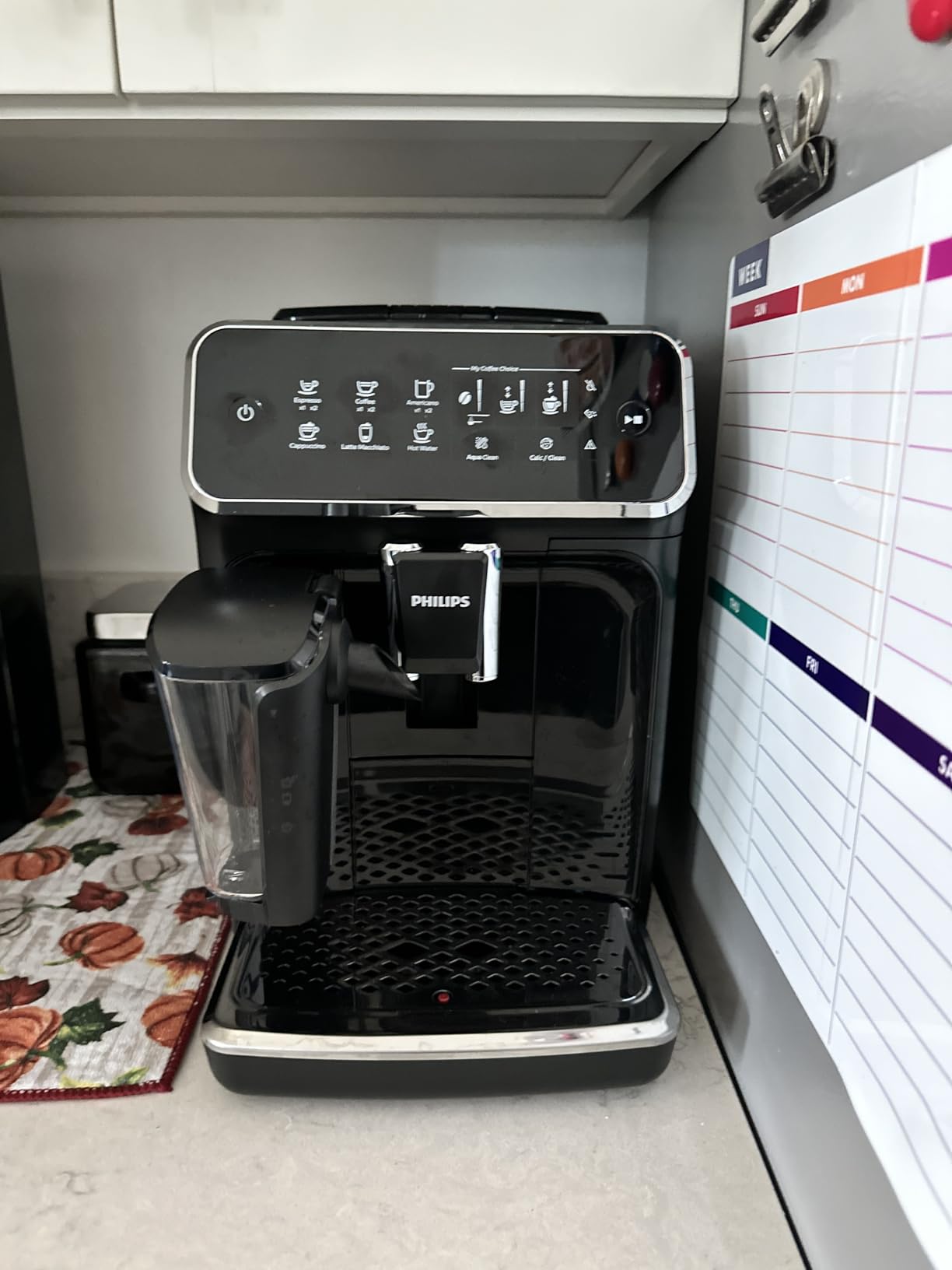 Philips 3200 Series Fully Automatic Espresso Machine, LatteGo Milk Frother, 5 Coffee Varieties, 100% Ceramic Grinder, Black (EP3241/54) customer photo 1