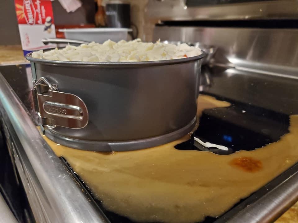 Instant Pot Official 7.5-Inch Nonstick Leakproof Springform Pan with Removable Bottom for Cheesecake, Cakes, Lasagna, Casseroles, and More - Heavy-Duty, Professional Grade, Oven Safe to 450F customer photo 2