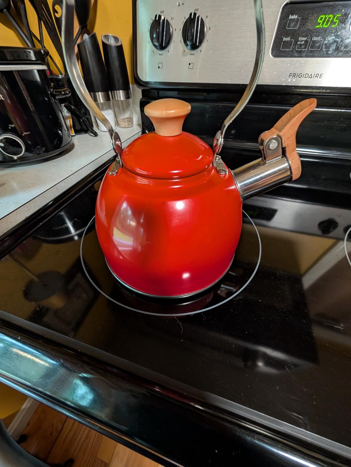 ROCKURWOK Tea Kettle, Tea Pot with Cool Touch Ergonomic Handle, Teapot Food Grade Stainless Steel, Tea Kettle Stovetop, Kettle Teapot, Whistling Tea Kettle, Small Tea Kettles, 1.6 Quart (Yellow) customer photo 2