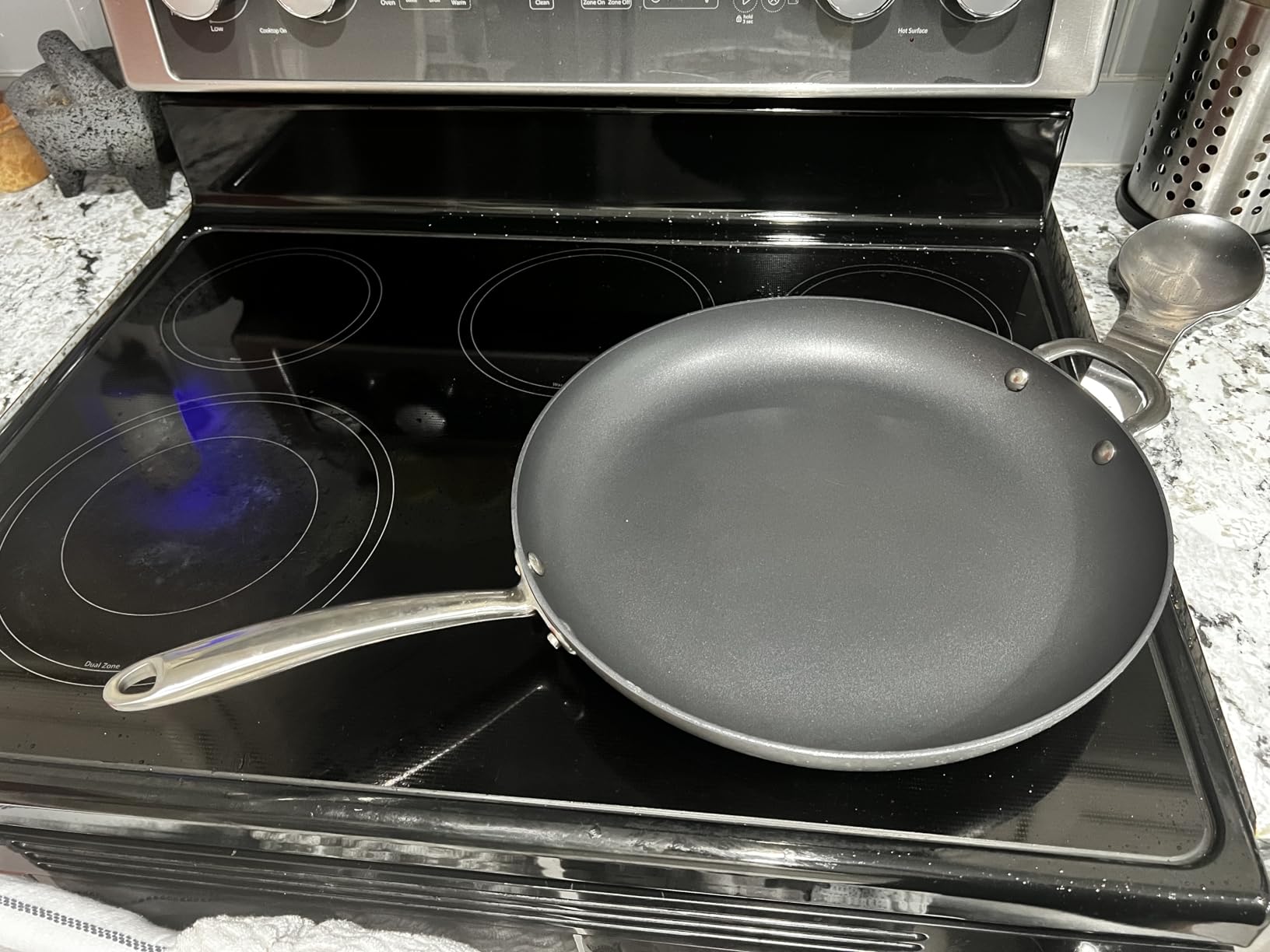 Rachael Ray Professional Hard Anodized Nonstick Sauce Pan/Saucepan/Saucier with Helper Handle and Lid, 4 Quart customer photo 2