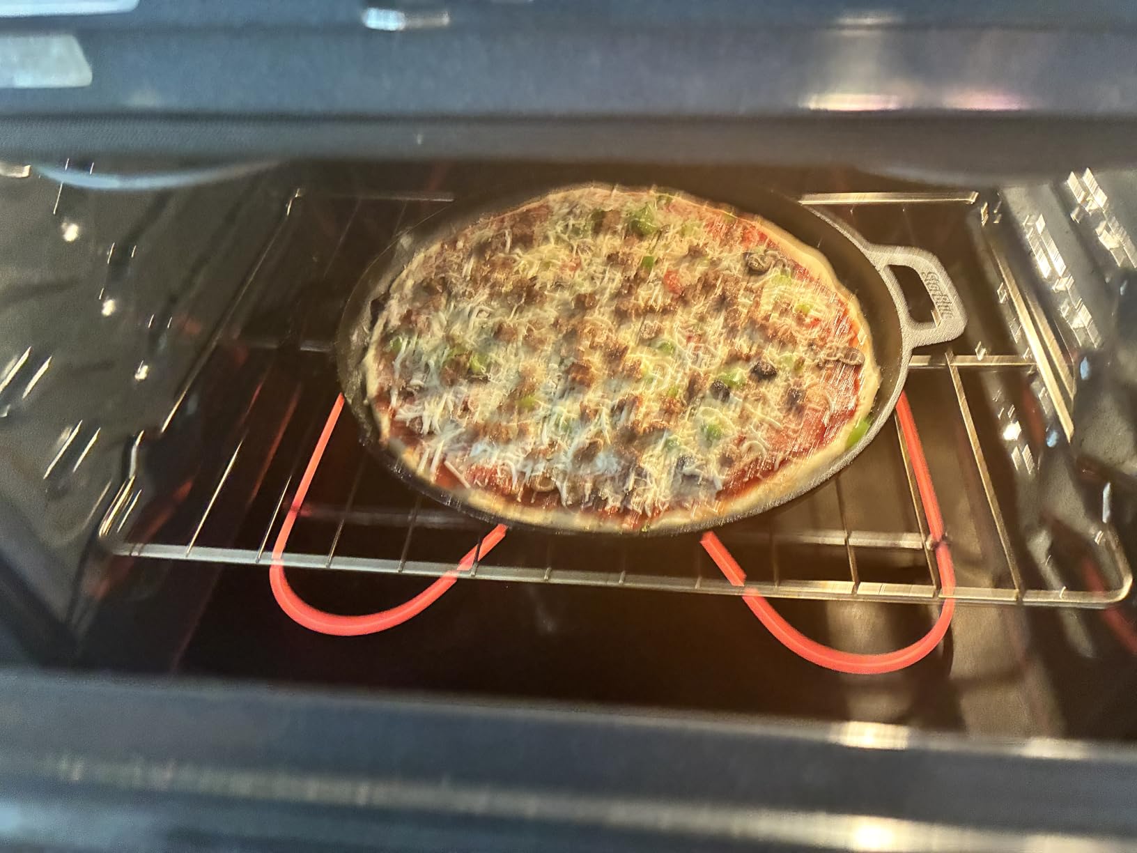 16 Inch Cast Iron Pizza Pan Round Griddle by StarBlue with FREE Silicone Handles and 30 Recipes Ebook - Pre-Seasoned Comal, Kitchen Essentials for Pizza Lovers, Baking, Grill, BBQ, Stove Oven Safe customer photo 1