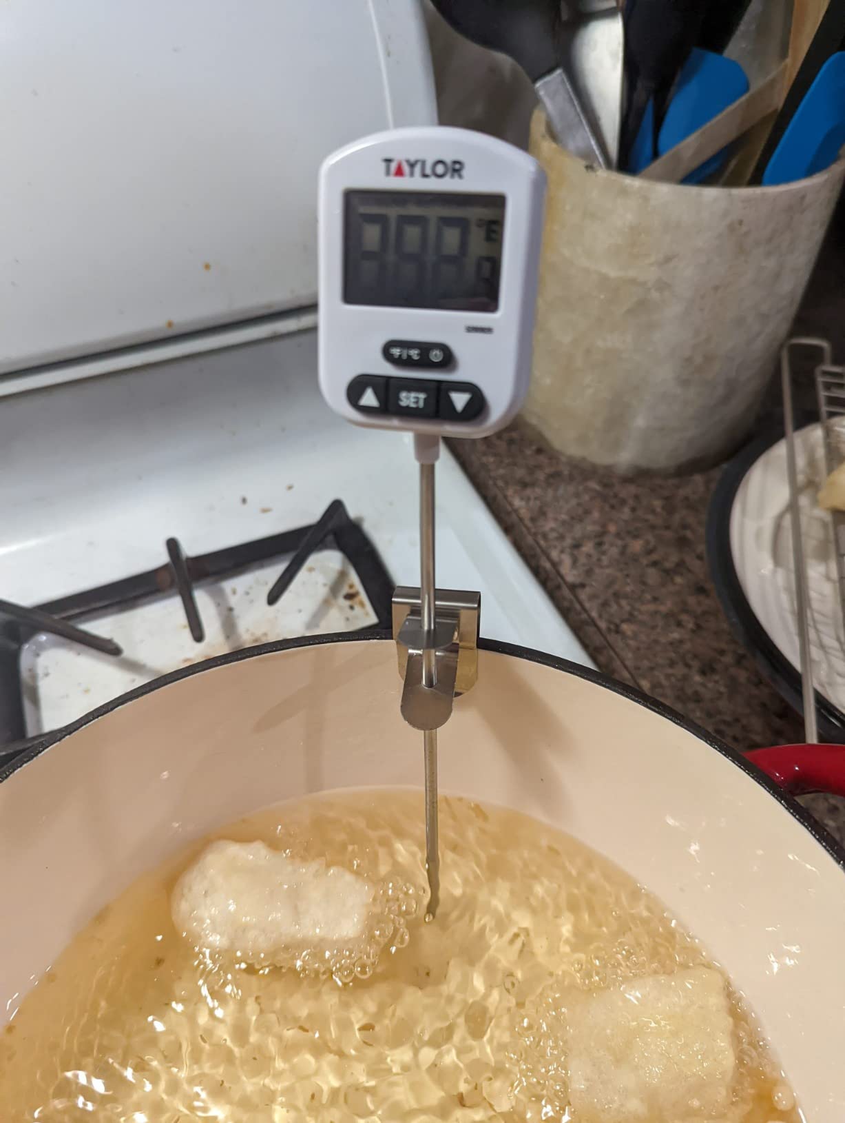 Taylor Programmable Digital Candy and Deep Fry Thermometer with Green Light Alert Display, Long Stem, and Adjustable Pan Clip, White | Programmable High-Temp Alert with Green Light, Angled Backlit Display, 9 Inch Stainless Steel Stem with Pan Clip customer photo 1