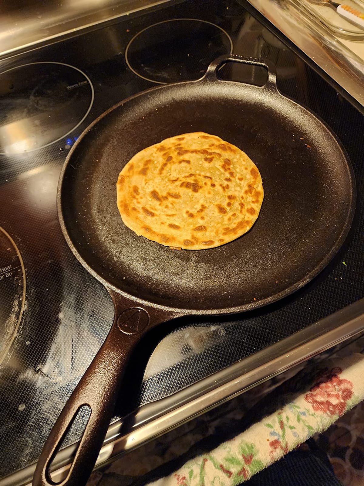 Victoria 15-Inch Cast Iron Comal Pizza Pan with 2 Side Handles, Preseasoned with Flaxseed Oil, Made in Colombia customer photo 1