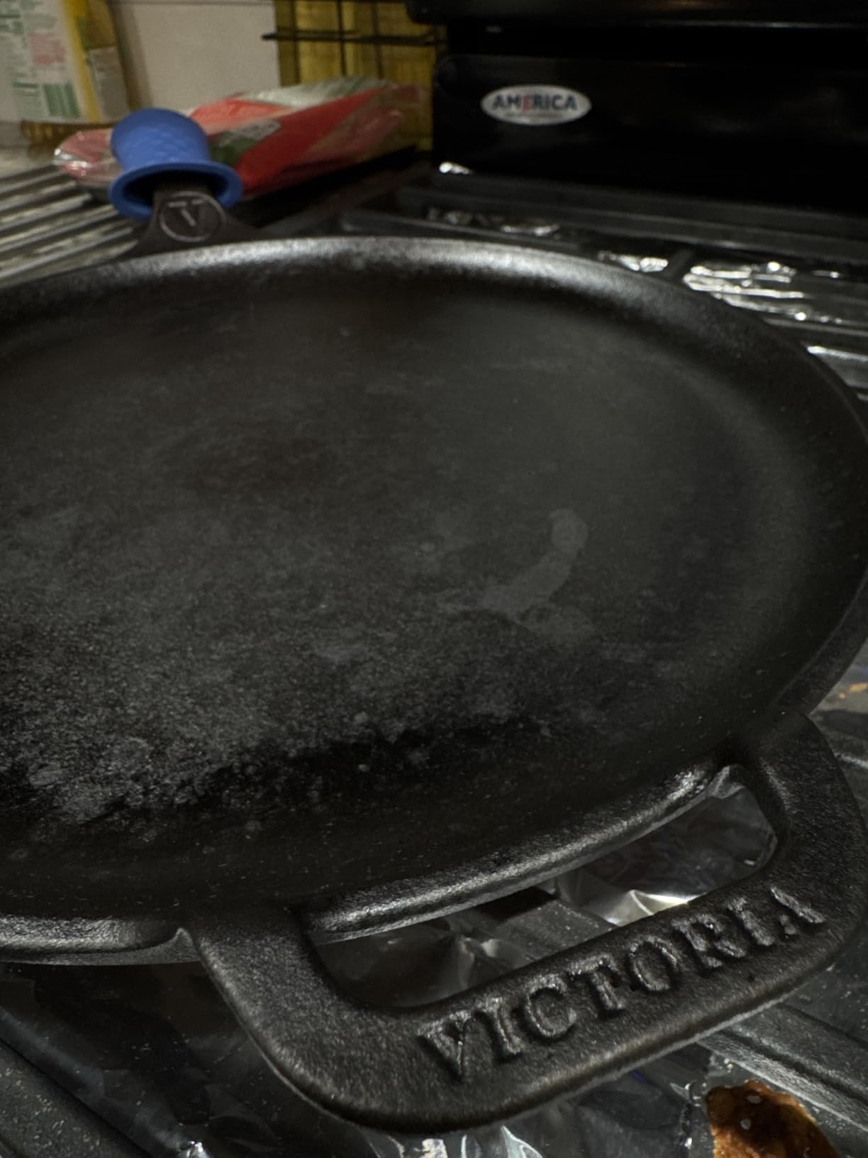 Victoria 15-Inch Cast Iron Comal Pizza Pan with 2 Side Handles, Preseasoned with Flaxseed Oil, Made in Colombia customer photo 2