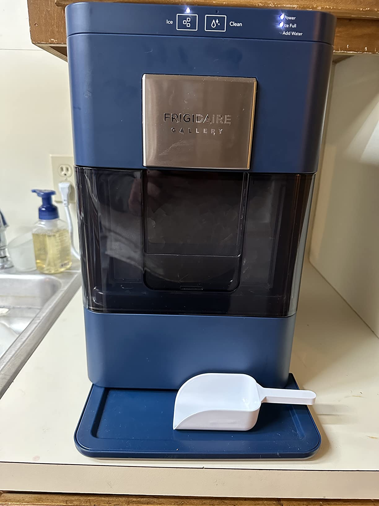 Frigidaire Nugget Ice Maker, Countertop Ice Machine with Transparent Window, Sonic Ice Maker with 44 lbs. Capacity, Auto Self Cleaning Ice Maker Machine, 2.0 Gen, Cream customer photo 2