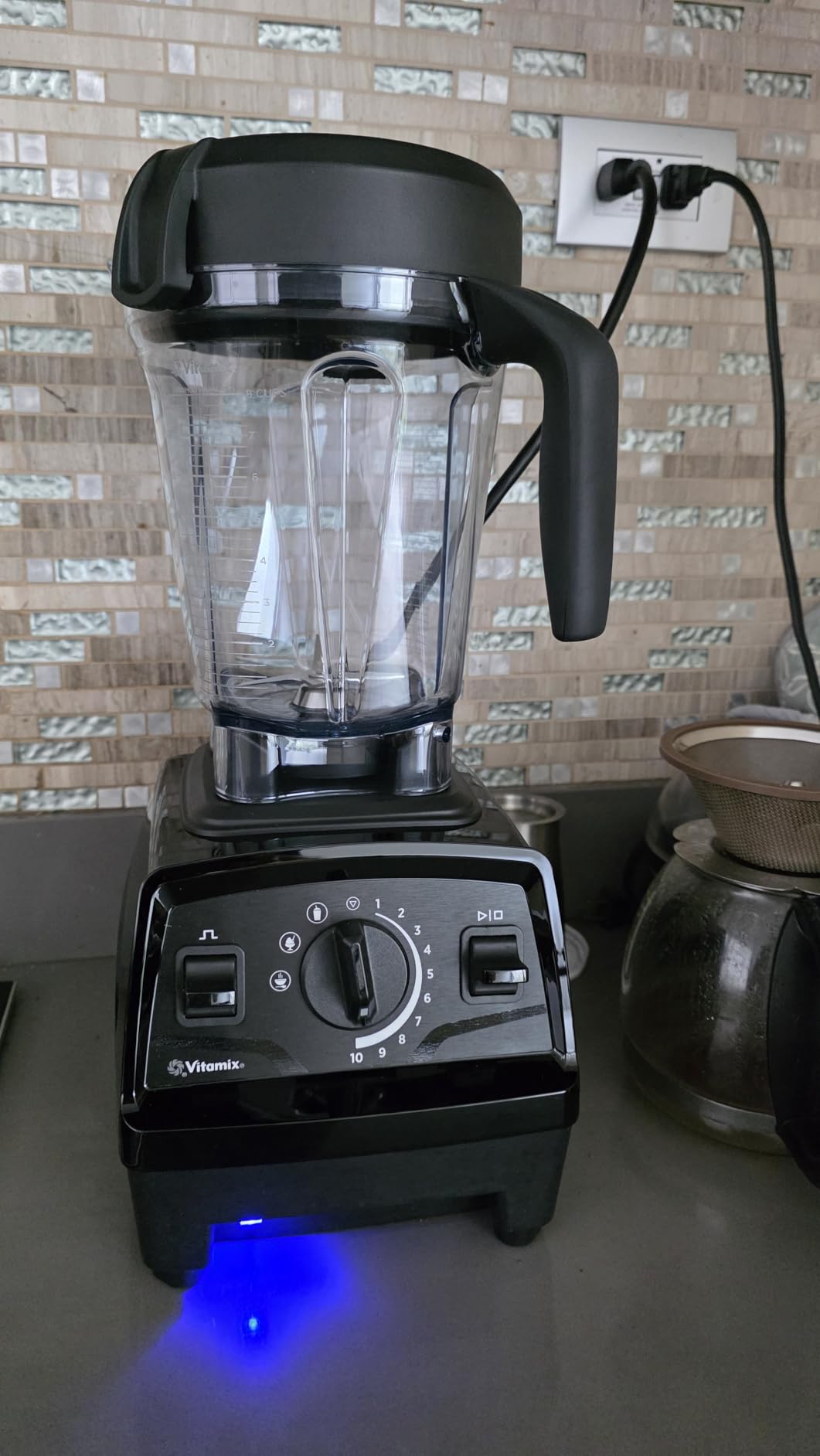Vitamix Explorian Blender with Programs, Three Blending Programs, Professional-Grade Blender for Smoothies and More, Self-Cleaning Kitchen Appliance, 64 Oz Container, Black (Renewed Premium) customer photo 2