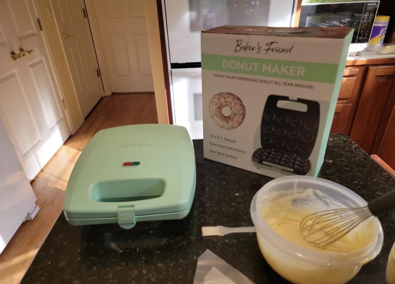 Baker's Friend Mini Donut Maker Machine, Bake 12 Mini Doughnuts, Maquina Para Hacer Donas, Perfect for Breakfast, Snacks, Desserts & More customer photo 1