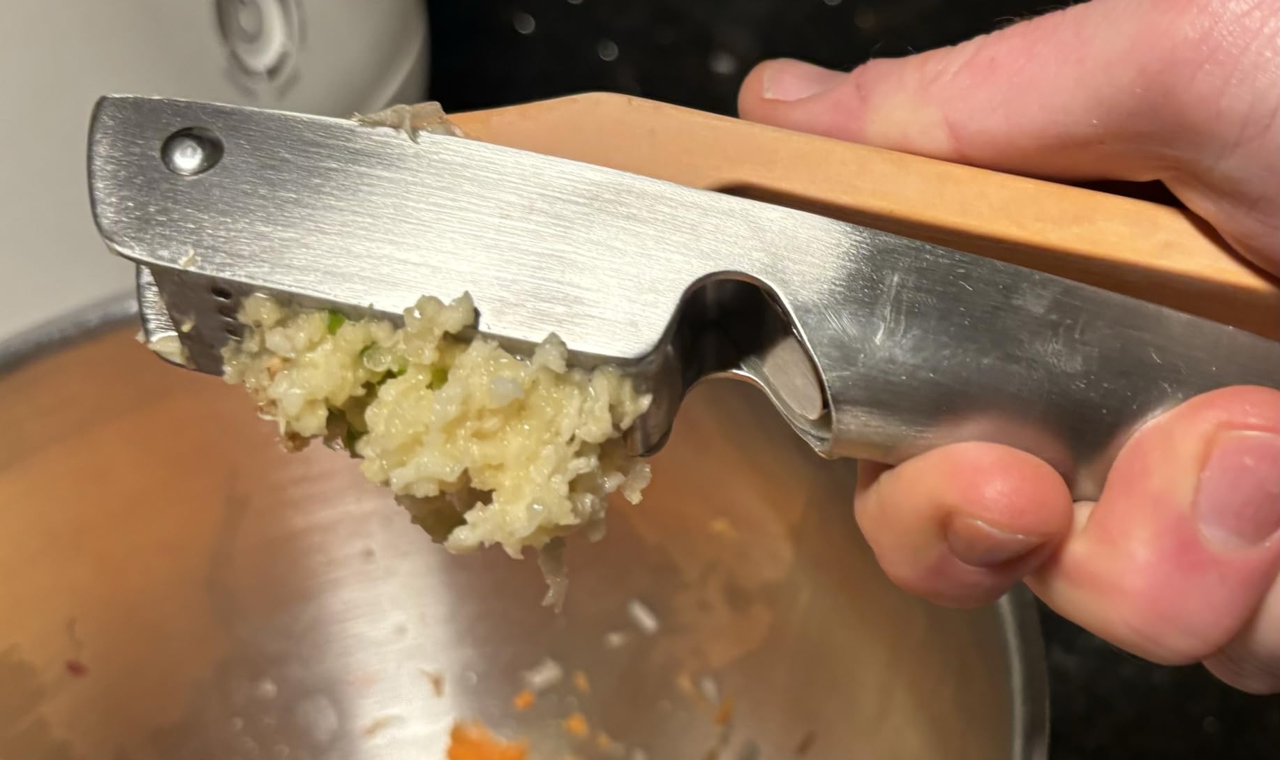Full Circle No Mess Garlic Press - Easy-Clean Stainless Steel - Effortless Crushing and Quick Mess-Free Clean-Up - Integrated Cleaner Scraper, Dishwasher safe customer photo 1