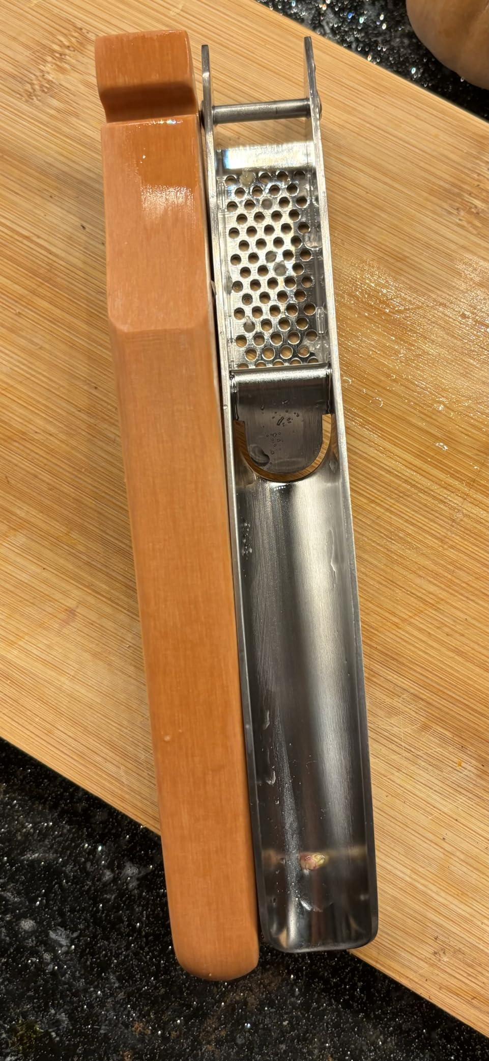 Full Circle No Mess Garlic Press - Easy-Clean Stainless Steel - Effortless Crushing and Quick Mess-Free Clean-Up - Integrated Cleaner Scraper, Dishwasher safe customer photo 2