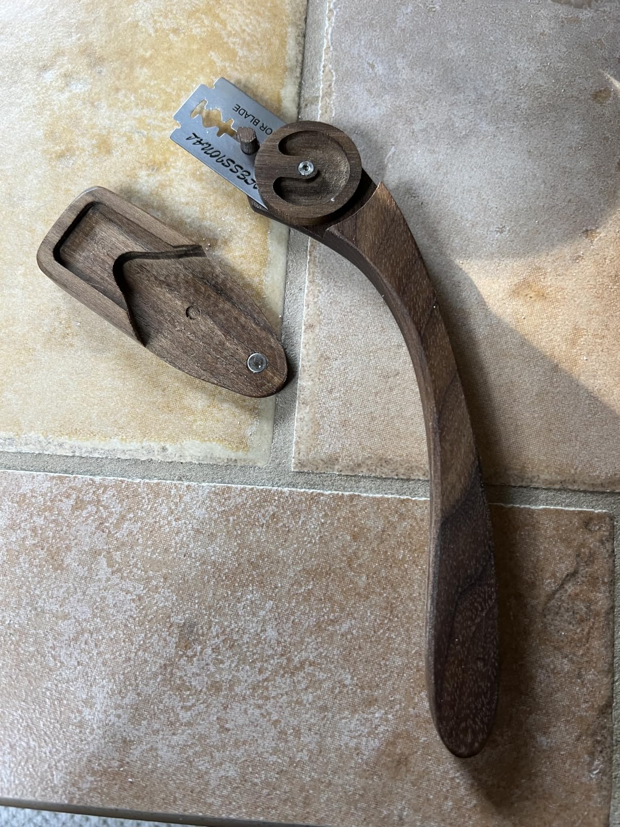 Innovative Magnetic Bread Lame Bread Scoring Tool, Bread Lame Cutter, Bread Scoring Knife for Bread Baking & Sourdough Baking, Bread Razor Tool with 5 Razor Blades-Black Walnut Wood customer photo 1