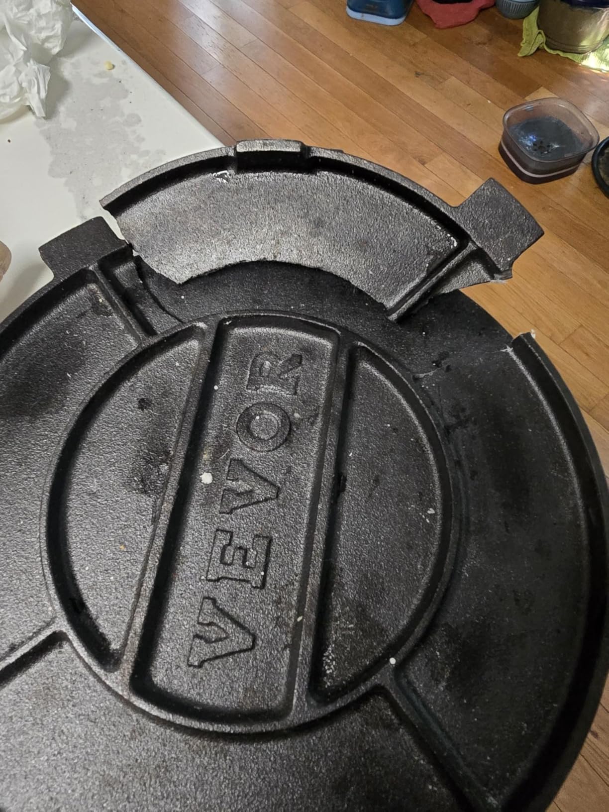 VEVOR Tortilla Press, 10 Inch Tortilla and Roti Maker, Cast Iron Heavy Duty Tortilladora Press, Pre-Seasoned Pataconera with 100 Pcs Parchment Paper, Dough Maker for Flour Tortilla, Tawa customer photo 1