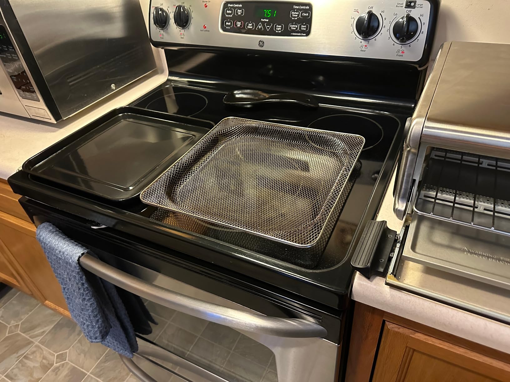 Ninja Flip Toaster Oven & Air Fryer, 8-in-1, Stainless Steel, SP151 | Air fry, bake, broil, toast, bagel, dehydrate, reheat, 1800W, Flip up & away, XL capacity customer photo 1