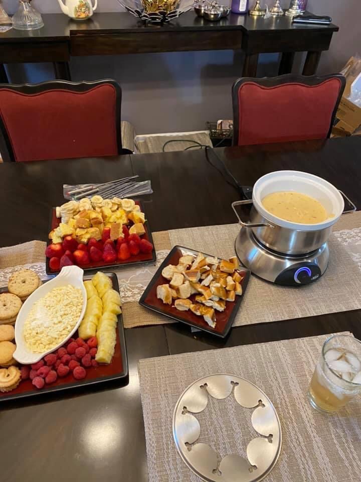 Artestia Electric Fondue Pot Set for Cheese, Chocolate, Broth & Hot Pot | 2.6QT, Adjustable Temperature Control, Removable Stainless Steel & Ceramic Bowls, 8 Color-Coded Forks customer photo 2