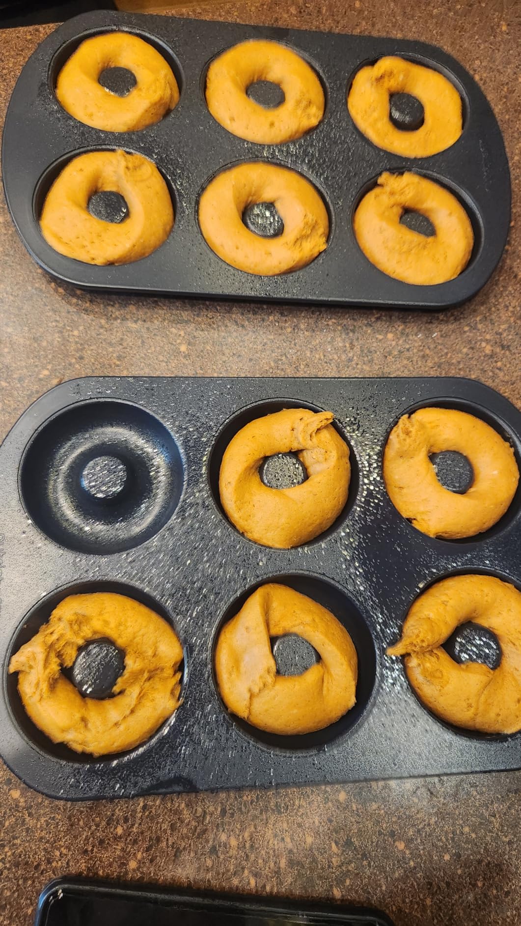 NutriChef Nonstick Donut Pans for Baking | 6 Durable & Easy to Clean Doughnut Molds | Fits Full-Sized Doughnuts | Oven Safe Up To 450F | 12.5 x 8.5 Donut Trays | 2 Pack customer photo 1