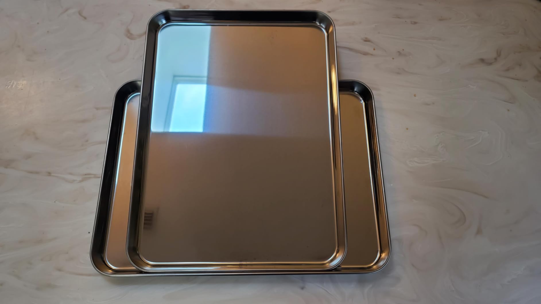 Baker's Signature Stainless Steel Cookie Sheet Pan, Stainless Steel Baking Sheet Set of 3, Mirror Finish, Non-Stick, Rust Resistant, BPA Free, Dishwasher Safe, 9/12/16 Inch customer photo 1
