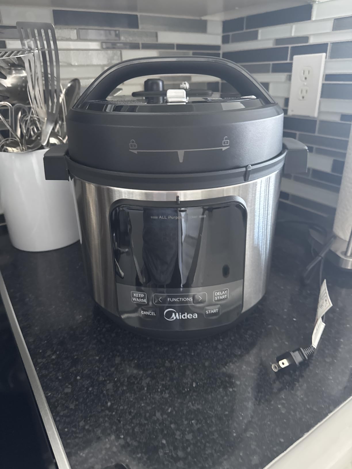 Midea 10-in-1 Electric Pressure Cooker, 6 Quarts, Stainless Steel Pot customer photo 1